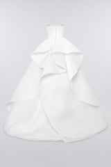 Outstanding strapless volume wedding dress with extravagant geometrical pleats