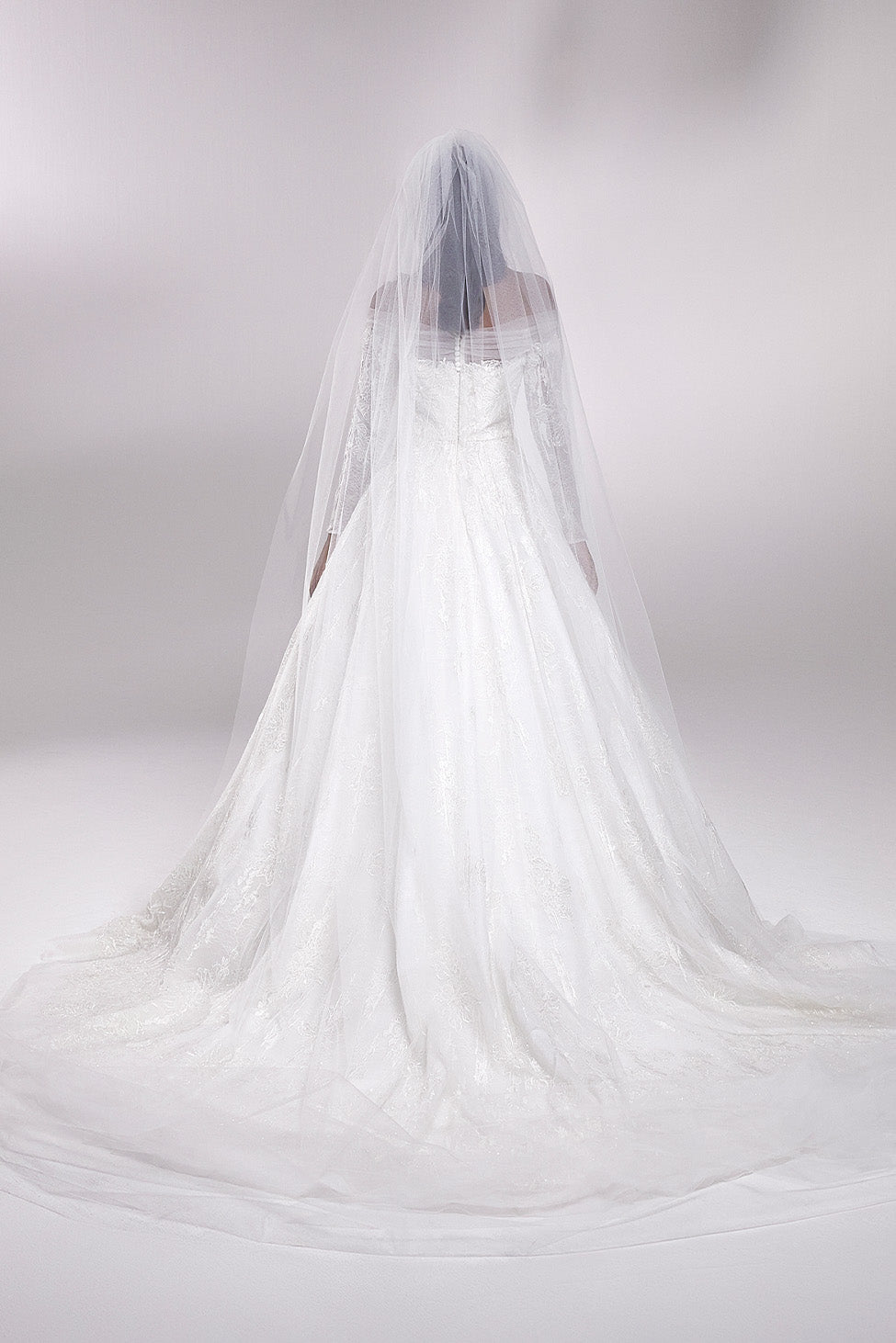 Classy cathedral-length gathered veil