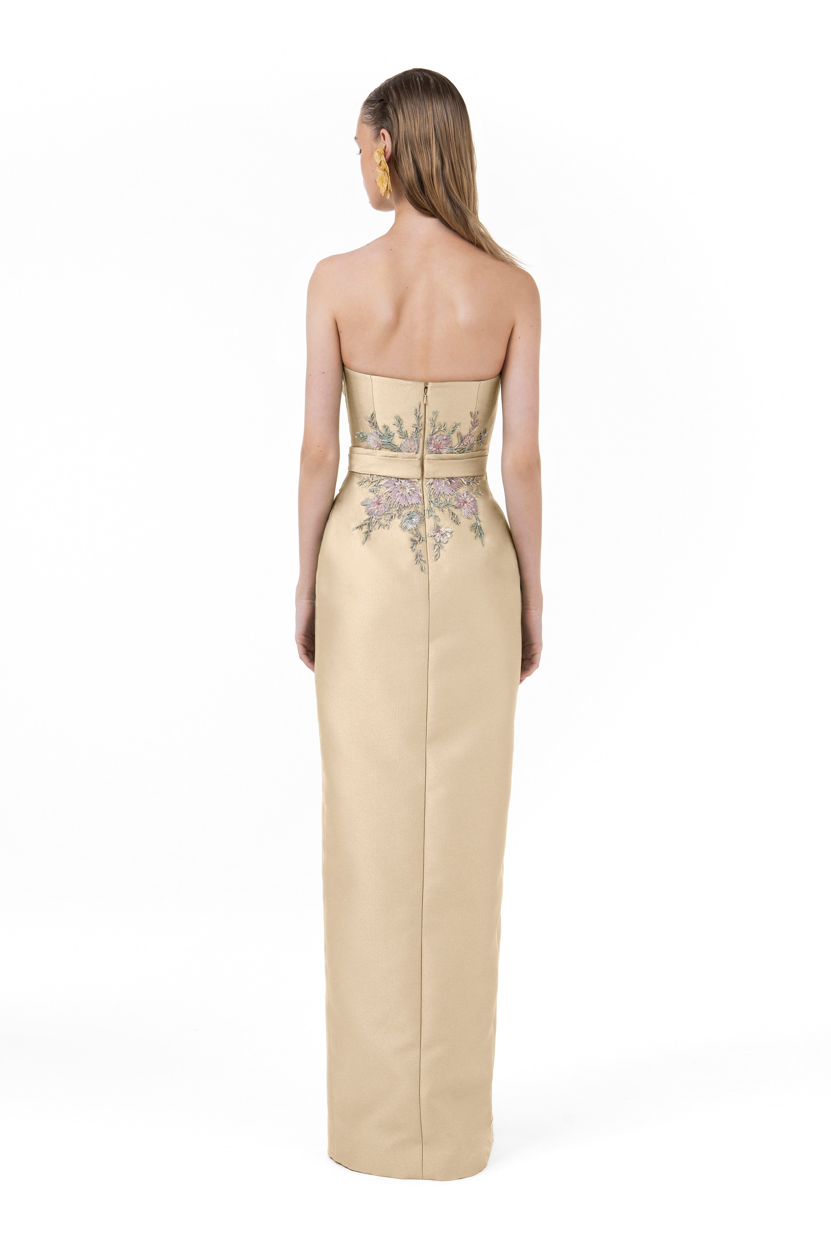 Asymmetrically Gown with High Overlap Slit