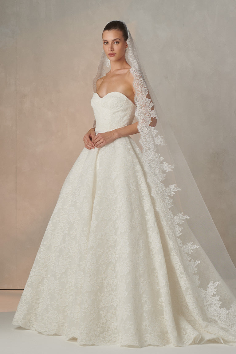 Big Volume Strapless Wedding Dress