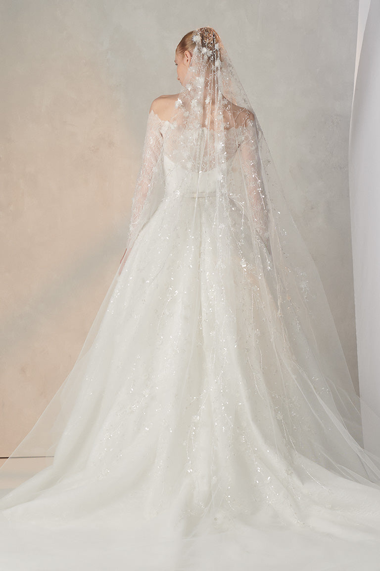 Fully embroidered tulle veil with embossed flowers